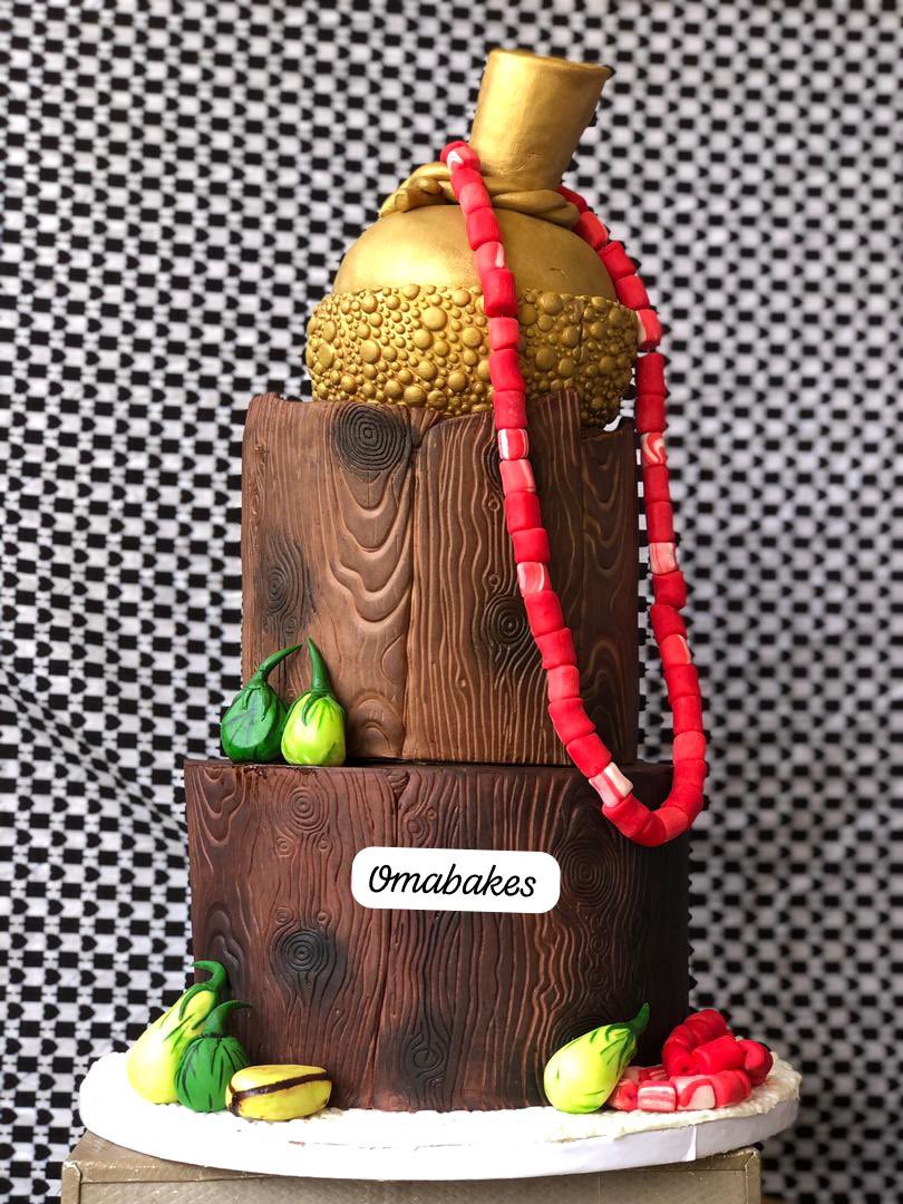 derryssouv's tweet photo. OWERRI PEOPLE !!
ARE YOU GUYS READY???

Fruit cake. 
Wood effect .
Well detailed kolanut and bead
Igba nkwu cake.
Simple yet unique

Price is 100k only

Location:owerri
Dm me for more inquiries https://t.co/P6lYUAnOFP