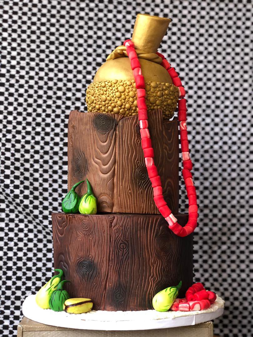 derryssouv's tweet photo. OWERRI PEOPLE !!
ARE YOU GUYS READY???

Fruit cake. 
Wood effect .
Well detailed kolanut and bead
Igba nkwu cake.
Simple yet unique

Price is 100k only

Location:owerri
Dm me for more inquiries https://t.co/P6lYUAnOFP
