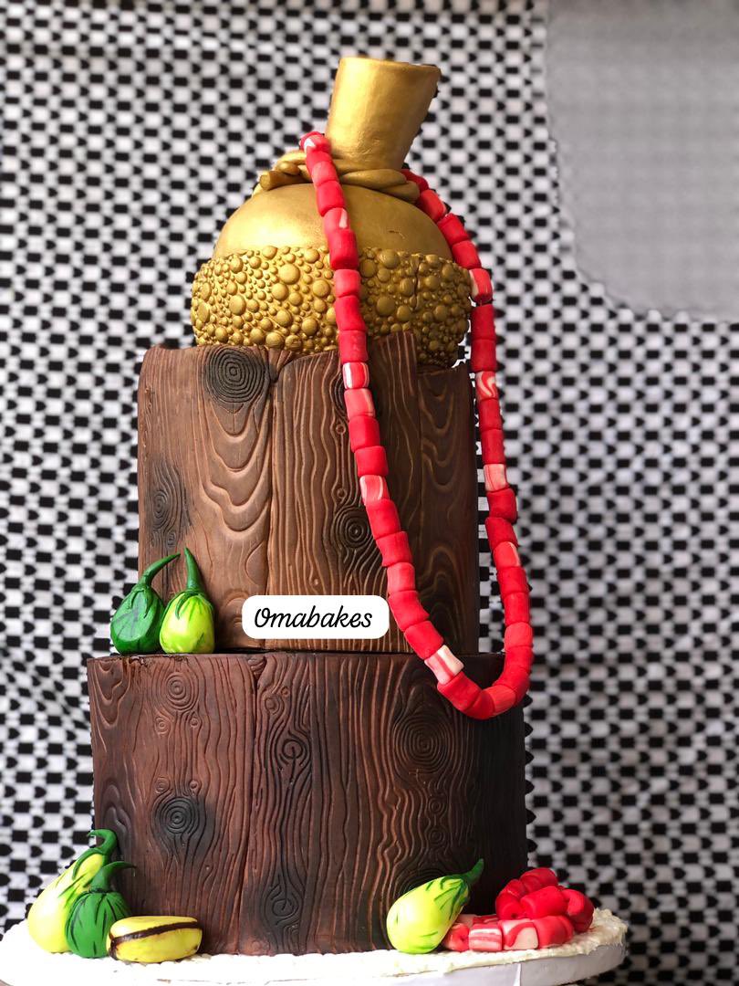 derryssouv's tweet photo. OWERRI PEOPLE !!
ARE YOU GUYS READY???

Fruit cake. 
Wood effect .
Well detailed kolanut and bead
Igba nkwu cake.
Simple yet unique

Price is 100k only

Location:owerri
Dm me for more inquiries https://t.co/P6lYUAnOFP