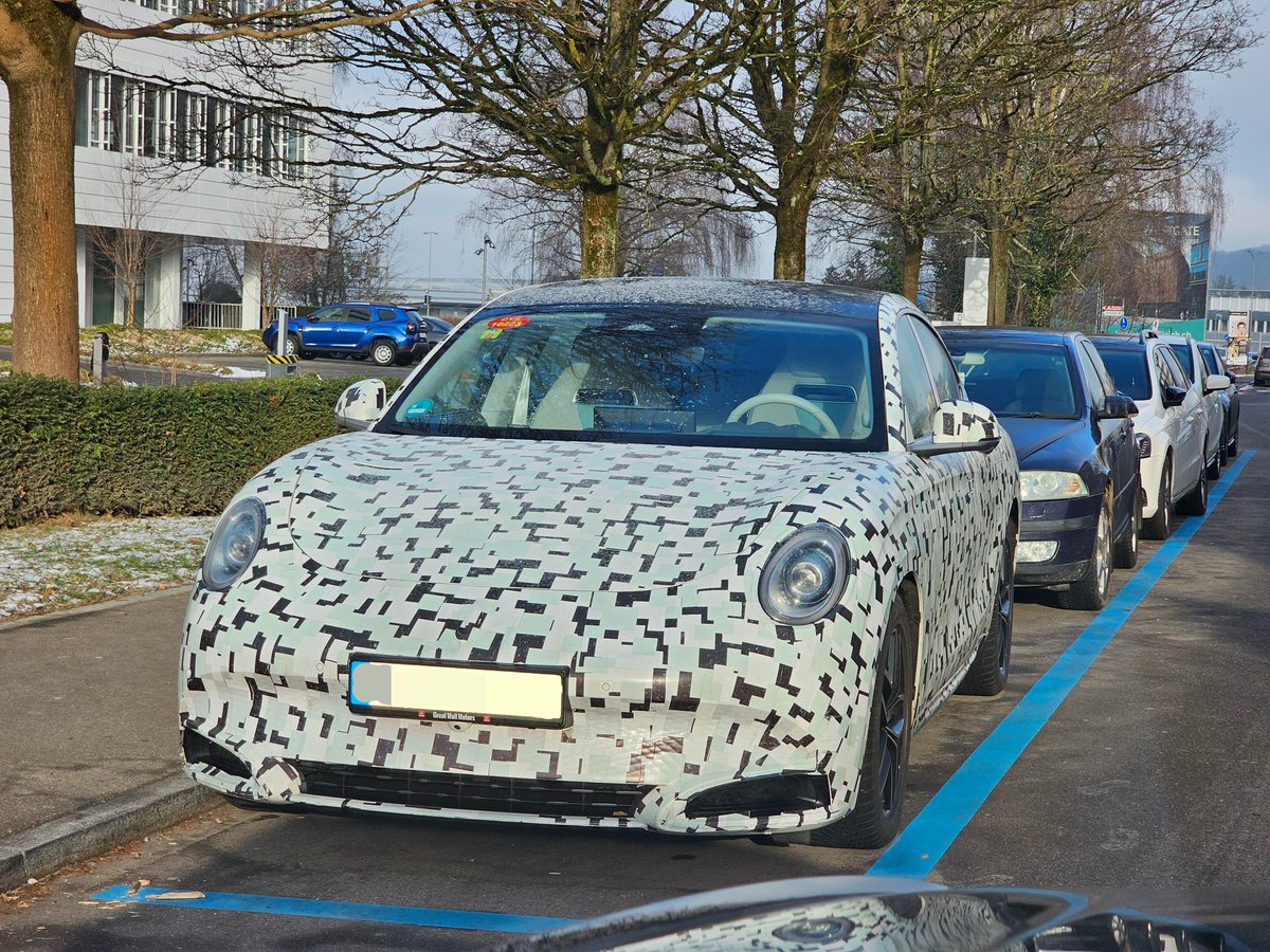 Opeyewa's tweet photo. Hey @autogefuehl, @matwatsoncars and @carwowuk, I think I found a wild new breed of @Porsche Panamera (or Taycan but I doubt it). https://t.co/kXp3mE9xnB