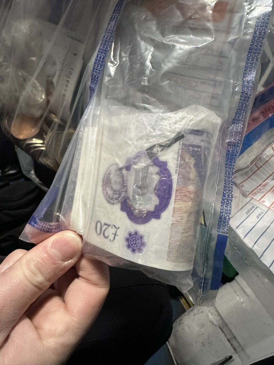 MPSSpecials's tweet photo. Results overnight from pro-active stops conducted by #VCTFMSC 

2x arrests PWITS Class A w/ over 500 wraps of drugs and 💴 found

1x arrest PWITS Class C &amp; driving offences 

1x arrest Drug Driving

2x vehicles seized

All in @MPSTowerHam working alongside #VRES &amp; #CEMSC https://t.co/UMyldyd1ru