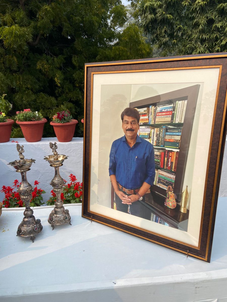 sardesairajdeep's tweet photo. Honoured to have been asked to speak at the second death anniversary function of my old NDTV colleague and friend Kamal Khan. When the history of tv journalism in this country is written, Kamal will stand out as someone who gave Hindi news TV reporting a unique identity. Very few, if any, have surpassed Kamal in the use of  language with a sharp knowledge of UP’s society and politics. If only there was a Time Machine, we could be transported to an era when news was not noise and Kamal Khan reporting from Lucknow was a symbol of a journalism of sense not sensation. We miss him🙏