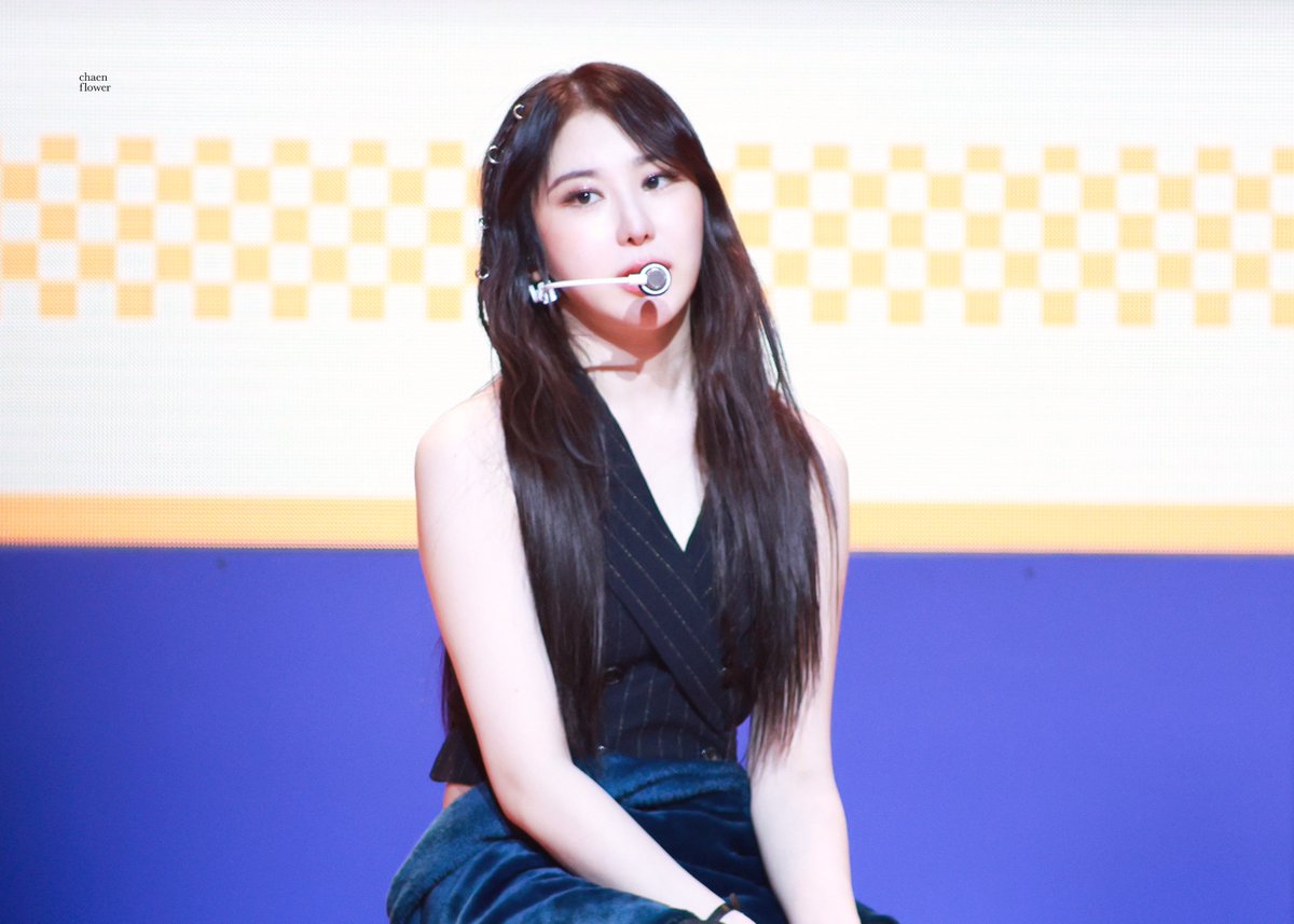 chaenf1ower's tweet photo. 240113 UNI-CHAERISH 팬미팅

분명 동그라미를 들고있는데 거절당한 기분
그만큼 냉미녀시다 이거죠

#이채연 #LEECHAEYEON @official_LCY https://t.co/d3mlPnDL4k
