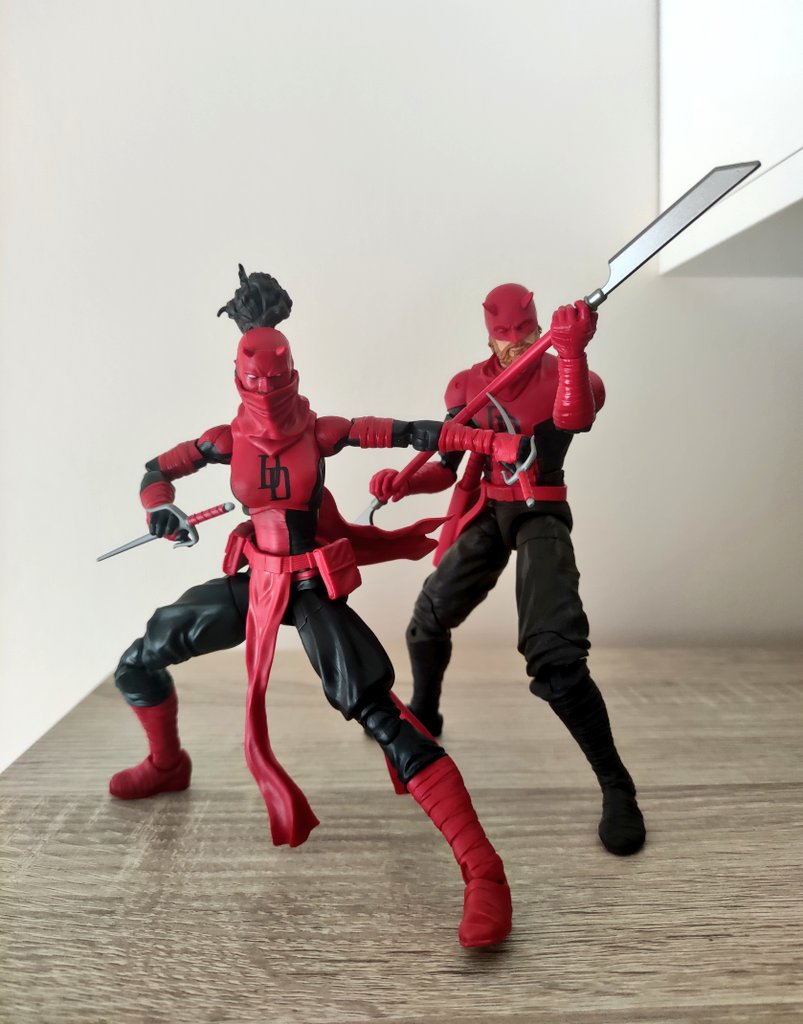 Pues aquí está mi auto regalo de cumple. Mirad ese Ojo de Halcón y esos Daredevils ❤️.

Cortesía de <a href="/frikipolis/">@frikipolis</a> que se ha tomado las molestias de facilitar el envío a Canarias para que me saliese lo más económico posible con <a href="/syniva_es/">syniva 🇮🇨</a>.

¡Muchas gracias! 😌