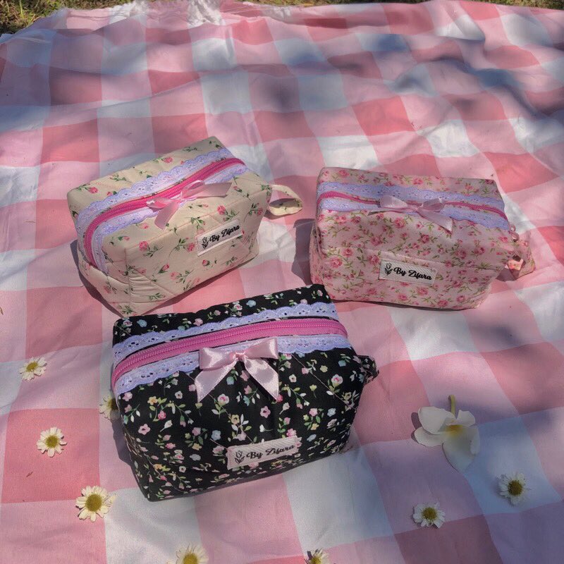 Keyaltruis's tweet photo. makeup pouch gemecc 🎀✨

— a thread https://t.co/LJY0j7oVDK