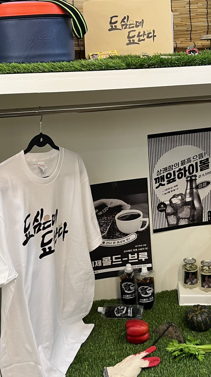 DO_TOP___'s tweet photo. 2024년에 해보는 디오 생카 두 시간 기다리기...... 새로웟습니다 그래도 왕자농부 생일주간이라 많이 춥지 않고 햇빛이 따끈해서 ㄱㅊ았어요 경수씨 농사도 잘 되겠군요 2024년에는 더 풍성하게 됴 수확하는 해가 되길 바랍니다 🥹💜
#됴심은데_됴난다 https://t.co/5KlxEwYdwH