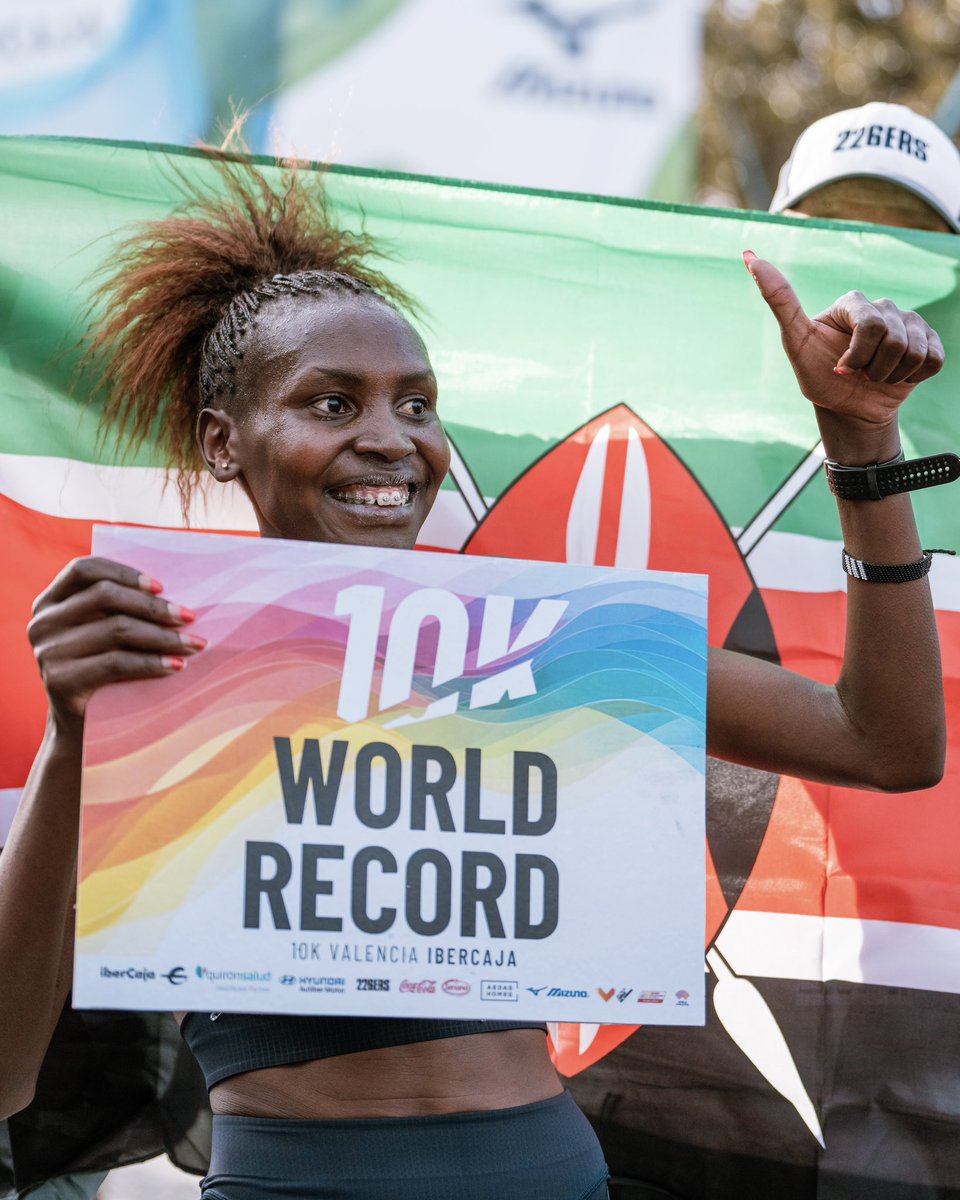 NEW 10k WORLD RECORD /// 🧨👏 We just can’t, Agnes Ngetich 🤯 The first woman ever to go under 29 minutes slices 28 SECONDS off the previous best in Valencia. History is in Agnes’ hands… and she’s still just 22. 🙌🔥 👟 #Adizero Takumi Sen 9 ⏱️ 28:46