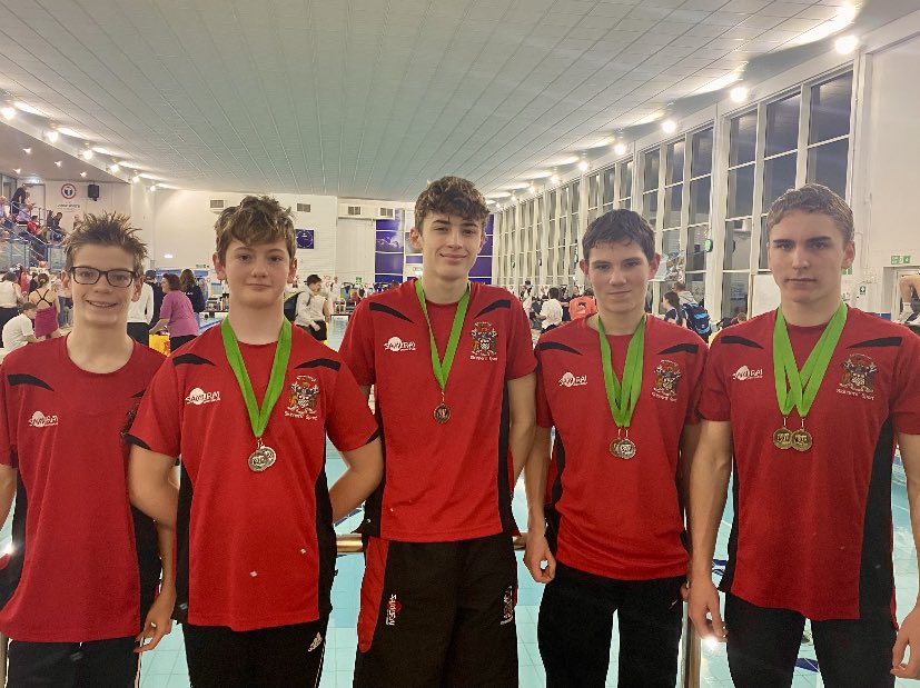 Congratulations to our swimming team who finished joint 2nd out of 19 schools in the Kent Schools Individual Championships in Margate yesterday. George S won 2 gold medals, Freddie RR won 2 silver, Ben C won 1 silver, and Charlie B won 1 bronze. 

🔴⚫️🏊🏊🐆🐆