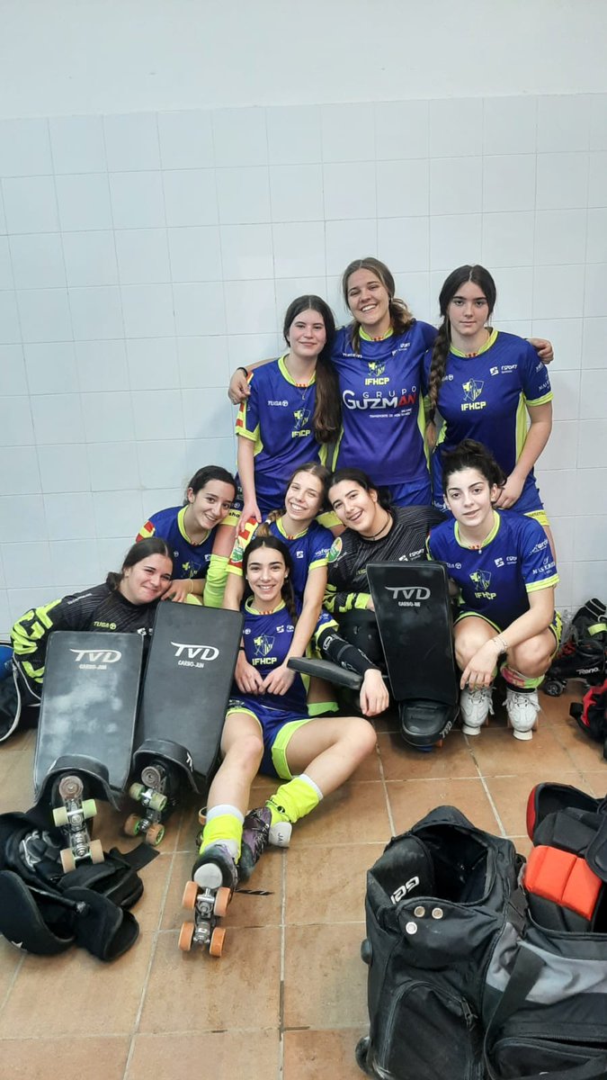 IgualadaFHCP's tweet photo. 🔵🟡 RESULTAT 🔵🟡

@CPCubelles 0-11 #FEM17

#Igualada #IFHCP #EsportFemení #HoqueiPatins #baseIFHCP https://t.co/qR6YIwrJxF