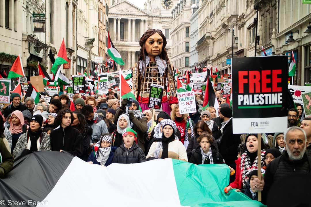 STWuk's tweet photo. In over 120 cities, across 45 countries and on six continents, millions took to the streets on Saturday calling for an end to the bombing of Gaza and Yemen. In London there were almost half a million protesters demanding an immediate ceasefire. This was a spectacular day of coordinated international protest, led by the anti-war movement here in the UK. 

The attacks on Yemen by the US and UK represent a dangerous escalation of the war in the Middle East. This madness must stop. Let’s build the anti-war movement - it is through our numbers that we gain our strength.

For January only you can join us for as little as £25 for a year’s membership. Every penny goes towards building this movement. 

Help us become stronger. Help @STWUK. Join today: https://t.co/eRIS62ANPC