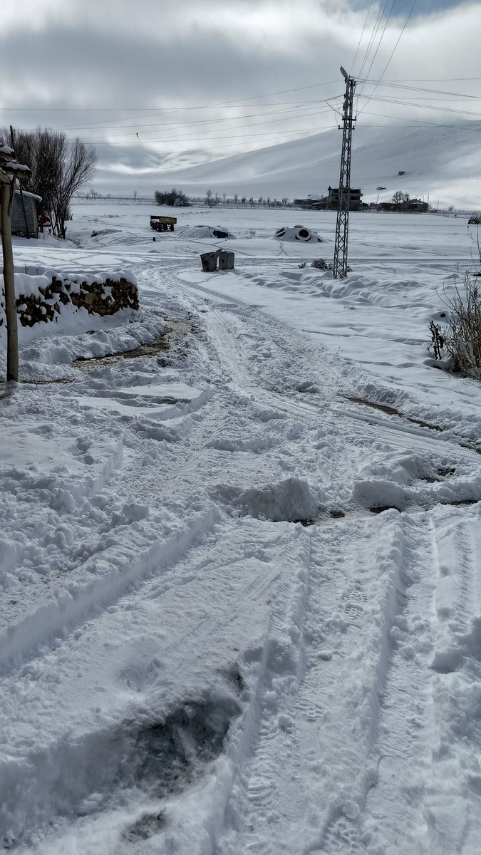 Serkan VAN'lı (@dilgesgozel) on Twitter photo Yıl 2024 saat 13:30 <a href="/gurpinarbel/">Gürpınar Belediyesi</a> bildiğimiz gibi halen reklam peşinde bunu yaptık şunu yaptık 8 km uzaklıkta olan köylerin yolları gördüğünüz durumda yerel seçimlerde bu yoldan gelip oy istiyeceğiniz gün yakındır bilhassa bizde gereken cevabı vereceğiz . Yıl 2024 saat 13:30 <a href="/gurpinarbel/">Gürpınar Belediyesi</a> bildiğimiz gibi halen reklam peşinde bunu yaptık şunu yaptık 8 km uzaklıkta olan köylerin yolları gördüğünüz durumda yerel seçimlerde bu yoldan gelip oy istiyeceğiniz gün yakındır bilhassa bizde gereken cevabı vereceğiz .