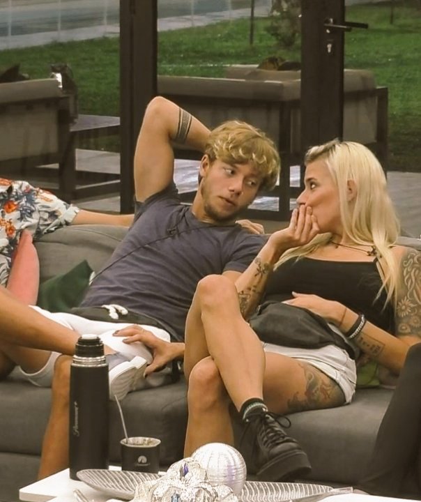 Yo solo quiero ser feliz y volver a estos tiempos, como los bancaba a morir 😔💛🦋
#GranHermano #GH2022