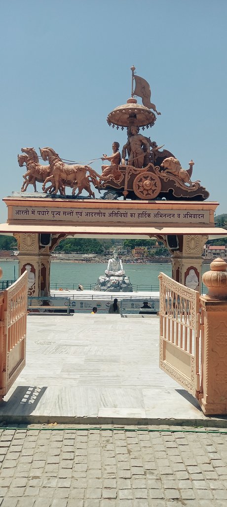 4more_Shiv's tweet photo. जो करते है प्रेम प्रत्येक जीव से और सभी जीव करते है प्रेम जिसको, जिसका नाम मात्र पैदा कर देता है स्पन्दन दिलों मे और जो स्वयं भीतर बैठा है हम सभी के। इसके बाद भी क्या मन के प्रवाह और कामनाओं मे खो जाऊँगा मैं! https://t.co/t2a3yuqQrg