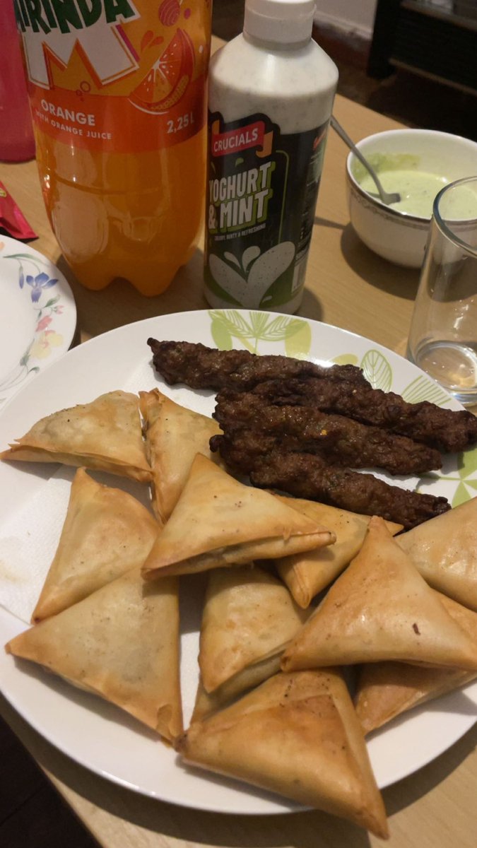 AniqaNasir11's tweet photo. Tea party ♥️ grab your cup of tea and join 😍
#teaparty #samosay https://t.co/uBRY3DXUDA