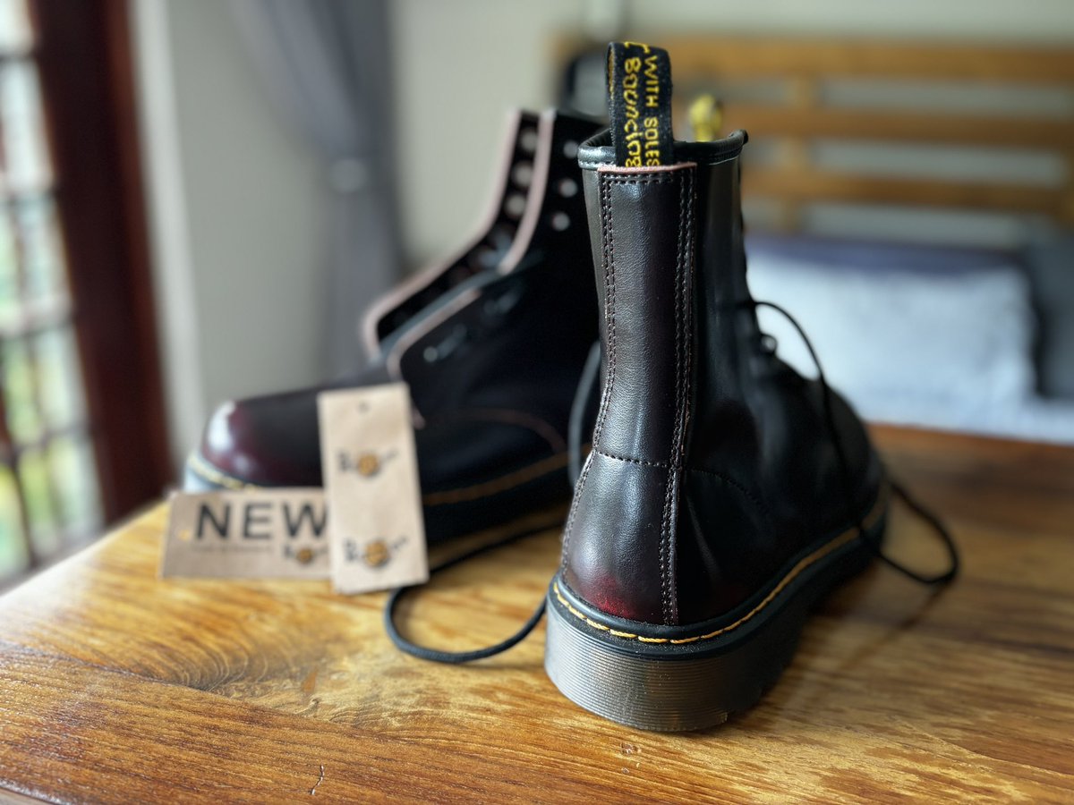 MisterJacques's tweet image. ‘@BarneySimon BrandNew @drmartens on a Beautiful Sunday. #LacePatternsMatter #KeepItTight