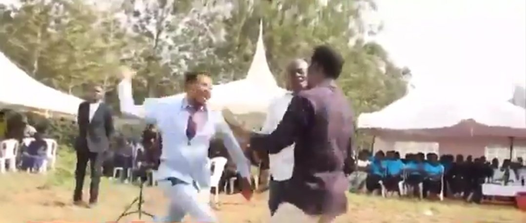 2tCdm's tweet photo. Me to mzinga before niopen https://t.co/2VgmLmdX5Y