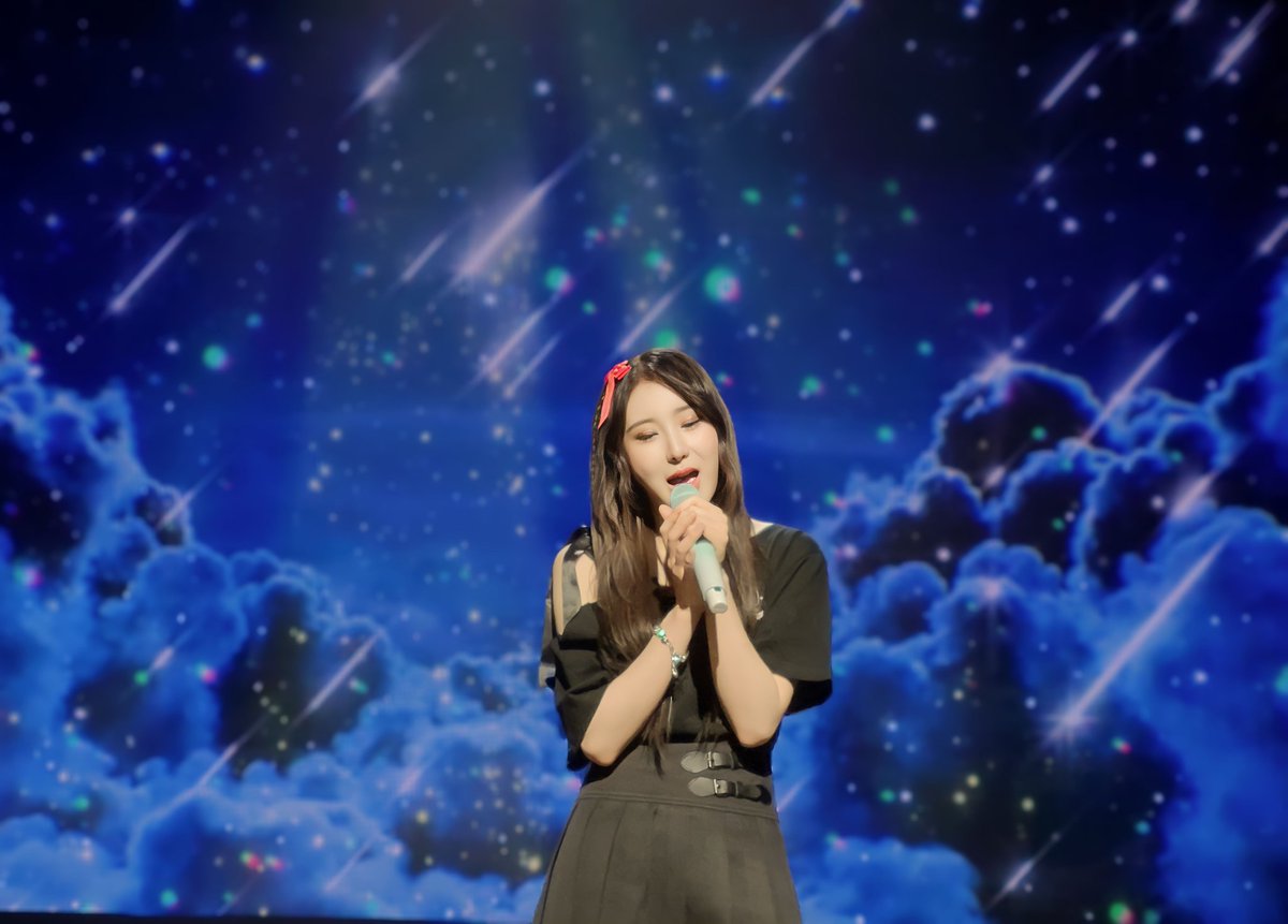 LOOK_AT_CHAEN's tweet photo. 240113 이채연 팬미팅

"따스한 너의 손길은 까만 밤 속 작은 달 같아"
"눈부신 세상 단 하나 너만이 날 비춰줘서 
뭐든게 고마워"

#이채연 #LEECHAEYEON #여니왔어요 https://t.co/p0gF9oi1ae