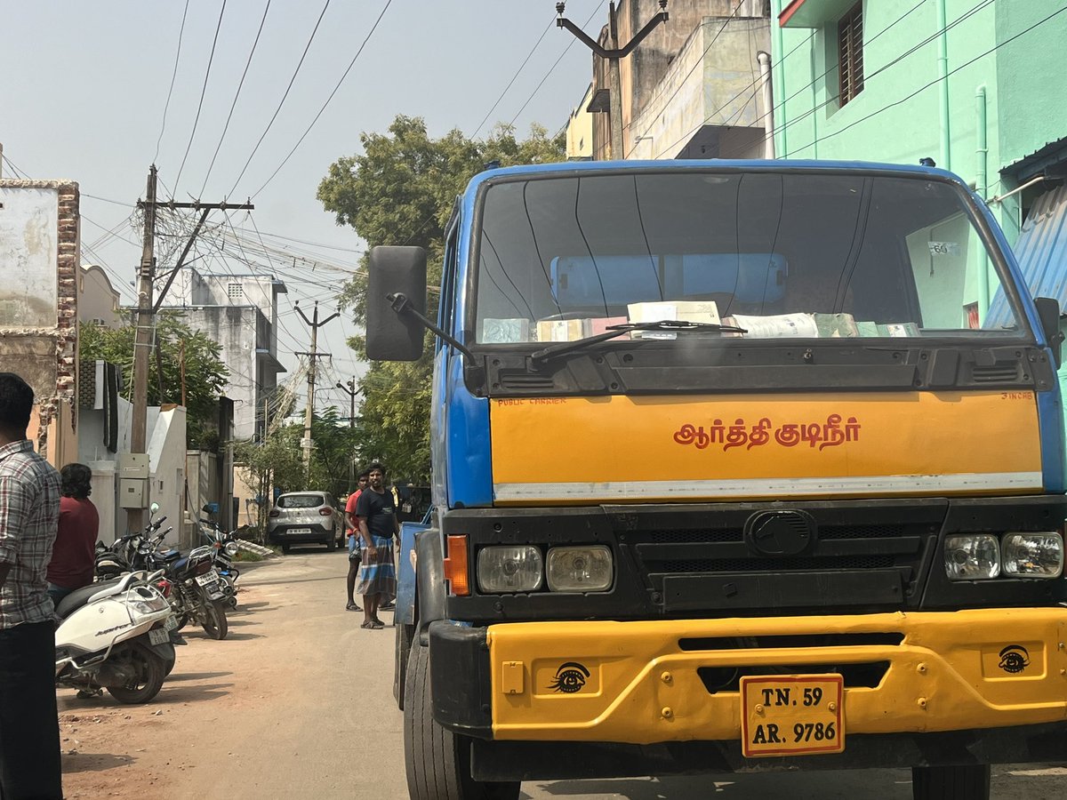 Raghuram2404's tweet photo. @amsgashokan 

Wine shop and its operations blocking the PKN road (old east post office road) for longer time. 

People taking advantage of blocking the public road for private work

@sivakasi https://t.co/RGvVmlisEt