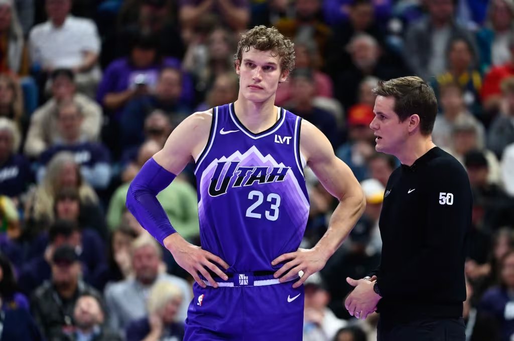 bitcoinba153274's tweet photo. The Utah Jazz over their last 7 games:

- 123.2 ORTG (4th in the NBA)
- 7.0 Net RTG (8th in the NBA)
- 6-1 (T-1 over a 7-game span)
- Wins over Philadelphia, Milwaukee, Denver

Are they legit? https://t.co/cyRTGB03RK