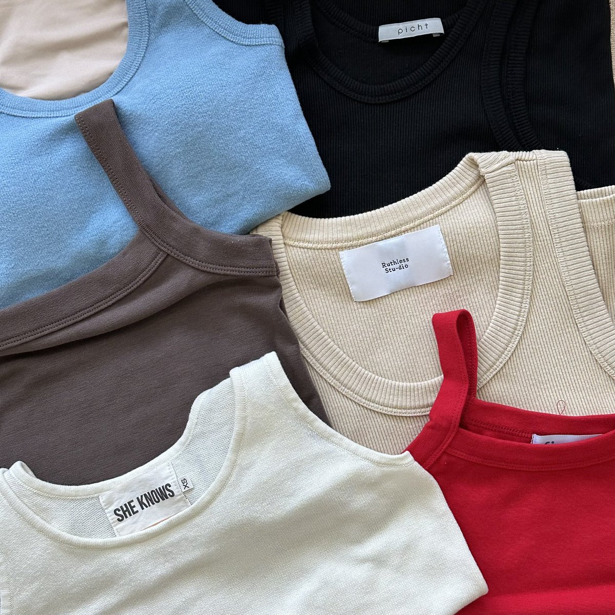 tamjaichunbkk's tweet photo. อัพเดทเสื้อ tank top ทรงสวย แบรนด์ไทย 🛋️🍎🥨✨ https://t.co/asqEs9MF9d