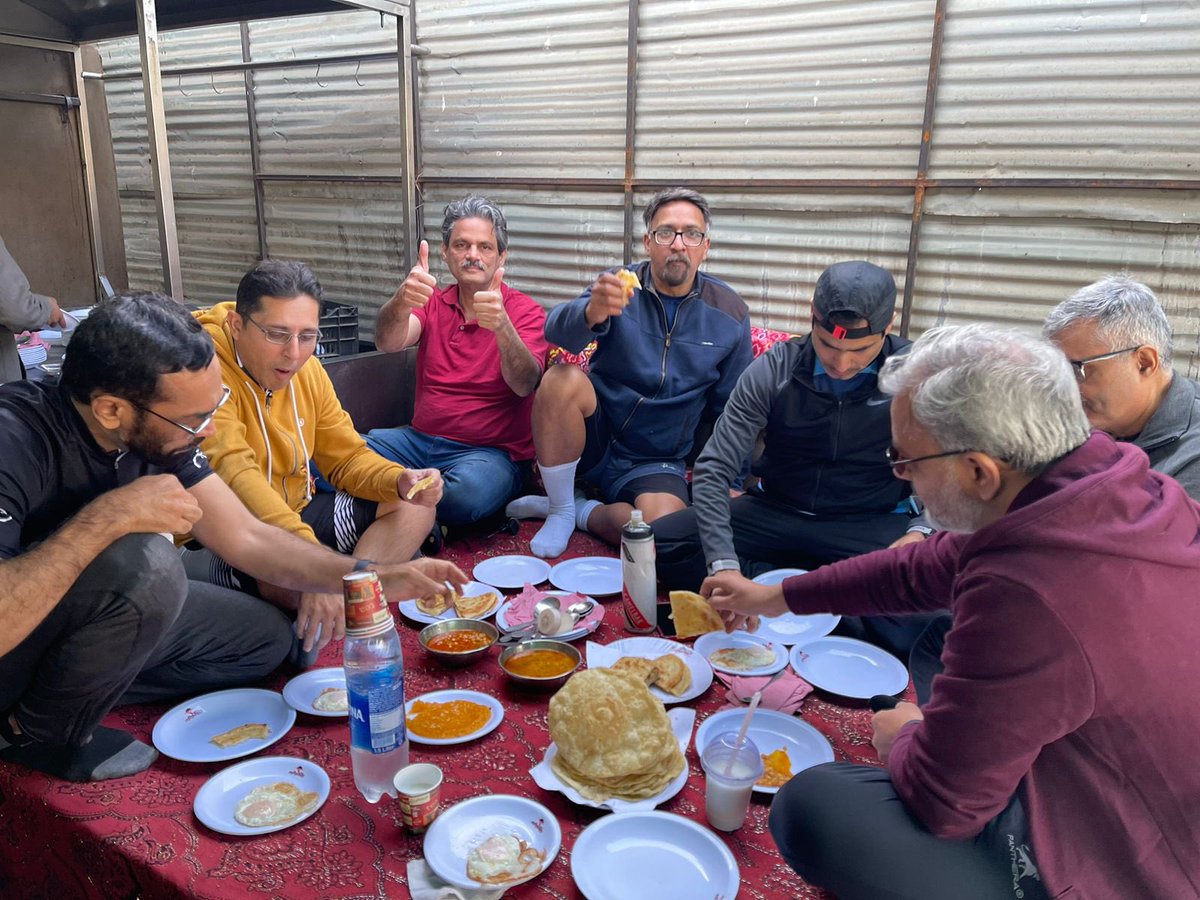 Redefining fun and resilience- The Docs on Wheels group, predominantly AKU consultants, pedaled from Phase 8 to Hawkesbay on bicycles, covering over 30 km. This was followed by a sumptuous breakfast at boat basin. @AKUGlobal #thoreeseehimmat @AkuSurgery