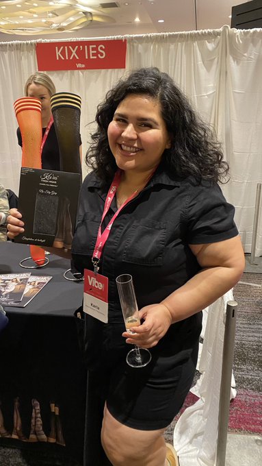 I saw some of my favorite companies at vide expo @SportsheetsIntl @clubkixies @MyLorals https://t.co<a href="/tag/mvsales"class="tags"><span>#mvsales</span></a>
