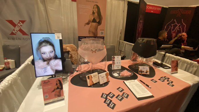 I saw some of my favorite companies at vide expo @SportsheetsIntl @clubkixies @MyLorals https://t.co<a href="/tag/mvsales"class="tags"><span>#mvsales</span></a>