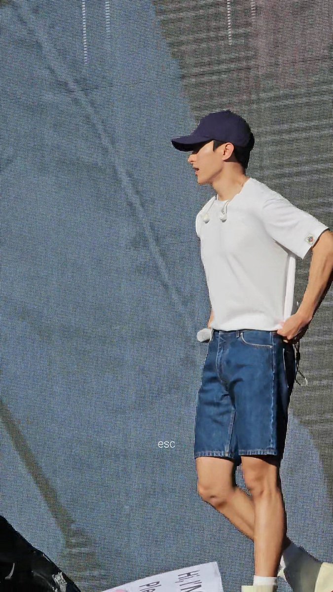 esccarrot's tweet photo. Started with Wonwoo as my top1 bias and now I am a DK Stan. I still love Wonwoo in a motherly way but DK, my man. DK DK DK DK DK what a guy. THANK YOU FOR EXISTING 

#FollowTourPH Day 1 Soundcheck
#SEVENTEENinBULACAN https://t.co/KVHfVJ6q0W