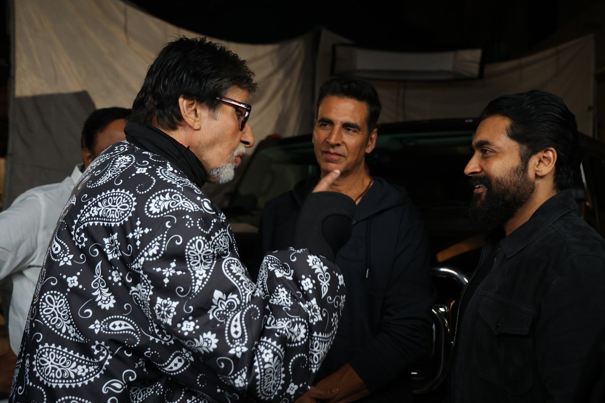 SuriyaFansClub's tweet photo. Kollywood pride @Suriya_offl with Bollywood pride @SrBachchan &amp; @akshaykumar 🔥🖤 #Kanguva. https://t.co/cY2Oob7LWn