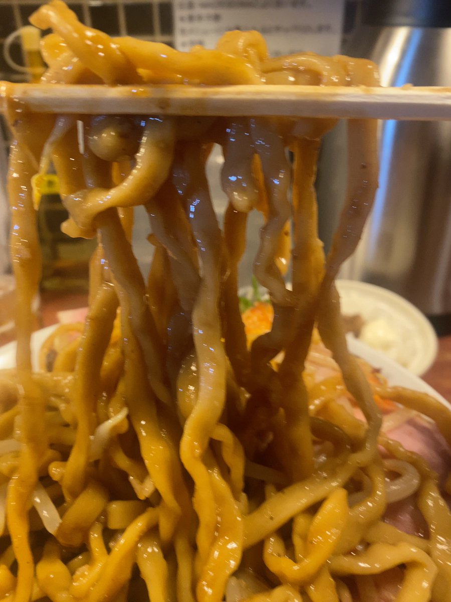 やっとタイミングあった
濃厚極太麺MAZESOBA❣️
濃厚タレにワシワシ極太麺
チャーシューも最高うま
いや〜この限定はマジやばい😊
#頑固麺