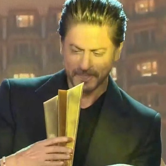 SalomiPhillips3's tweet photo. Indian of the year
#ShahRukhKhan𓀠 https://t.co/CuMOumeFVK