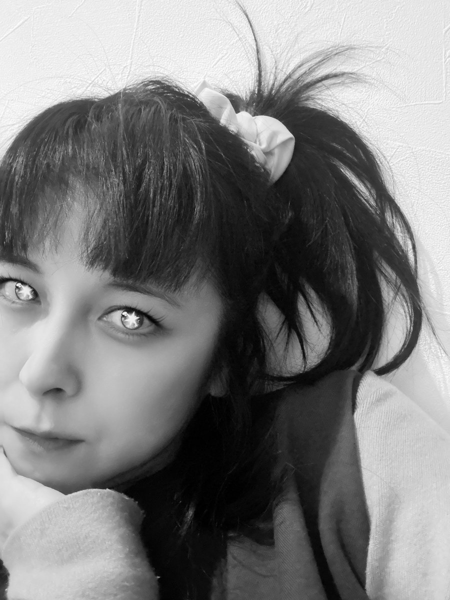 アンカライズです。2024ねんもよろしくおねがいします♡
2023ねんくなんのとしでしたが、いきてます‼︎
またうたいます、ひきます🎶🫧
ありがとう♡