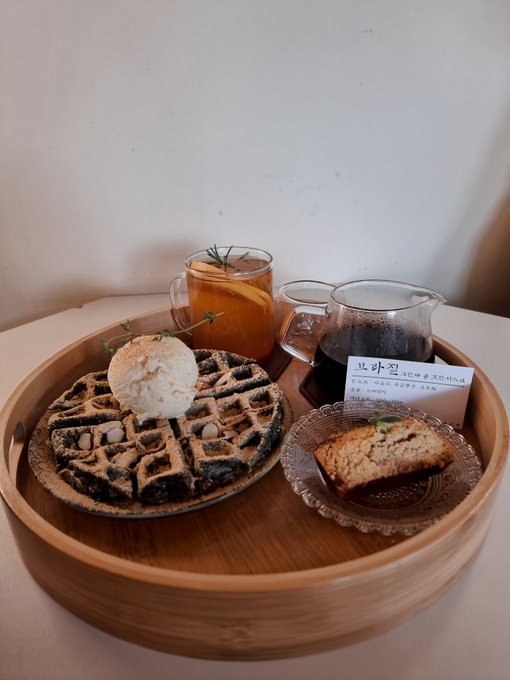 아까와하다 (@theetemc71447) on Twitter photo 