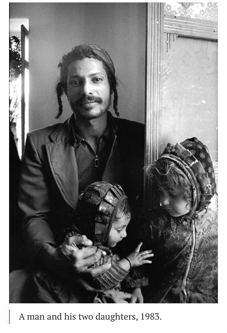 JachnunEmpire's tweet photo. A wonderful article from 2019 by Myriam Tangi about her visit to Yemen in the 1980s. The accompanying photos are simultaneously breathtaking and heartbreaking. 

“The photos of Yemenite Jews that we took 30-odd years ago [in Yemen] record a world that no longer exists.” 

https://t.co/nTkqPUGx7l