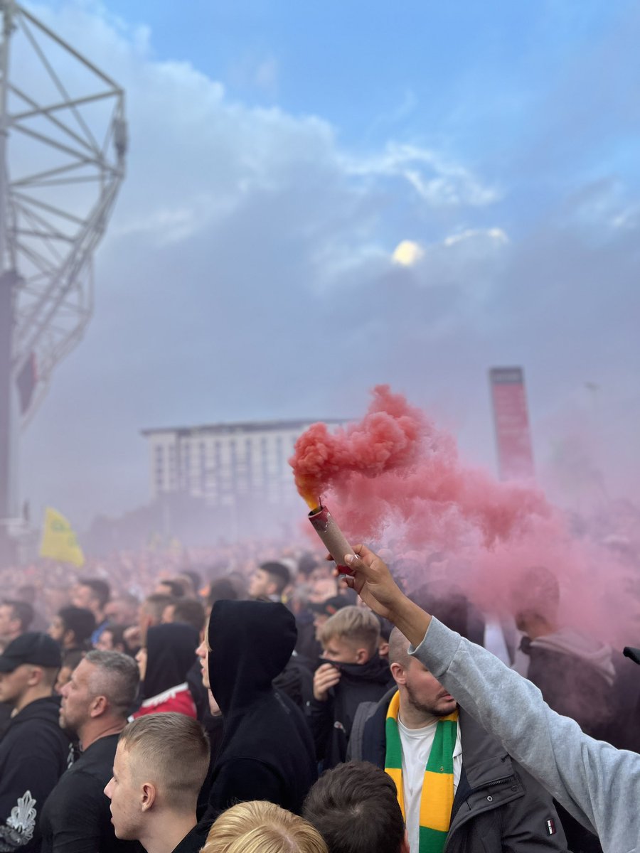 🌟 #OleInIndia Giveaway - 2/10 🚀⚽
Guess the Legend &amp; Win a Diamond Pass! 
🏟️ I will be pitch-side at #OldTrafford with an #MUFC Legend. First 2 correct guesses get a Diamond Pass each for Ole's event! 
🕒 Deadline: Until revealed by me around 8 PM IST.
🎫 Tickets to