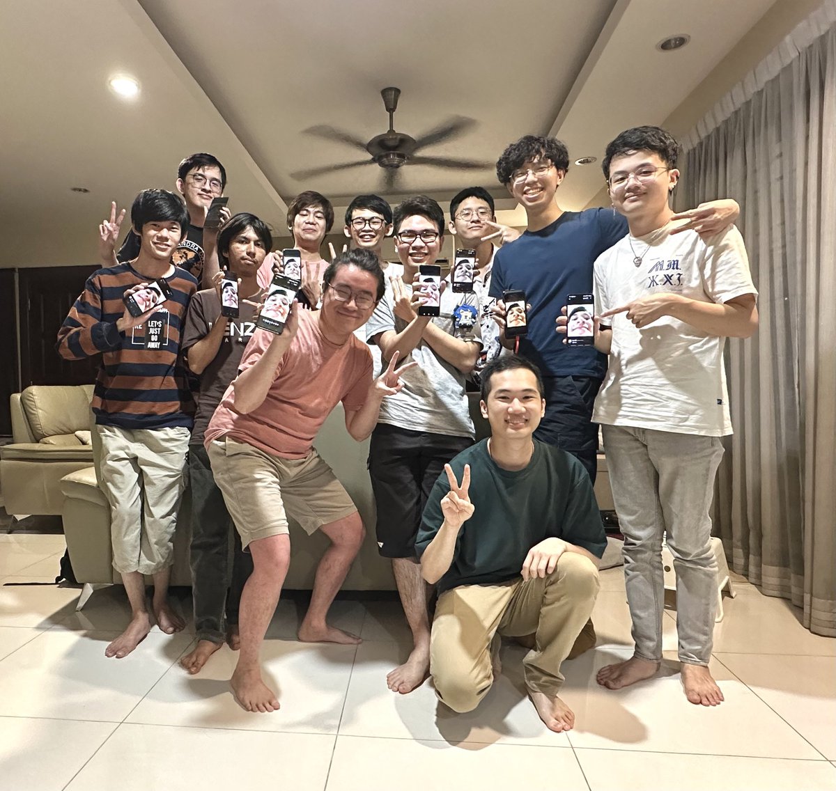 louscmh's tweet photo. osu!MyHouse™ meetup w/a lot of people
cheers to a shorter line at woodfire next time ! https://t.co/c5f30xQE1d