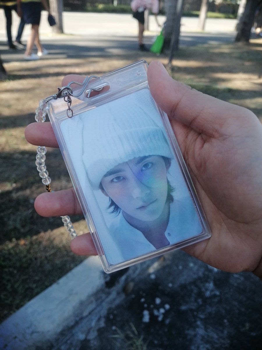 svt_idubilu's tweet photo. Can you please help me find the owner of this pc. We found it hooked sa cardigan ng friend ko sa banner ni vernon. Dm me. There's another pc po at the back pero we'll ask po thru dm to make sure the right owner gets it. Thank you
#SEVENTEENinBulacan
#lostandfound
#Helpretweet https://t.co/BEBOJIqU9l