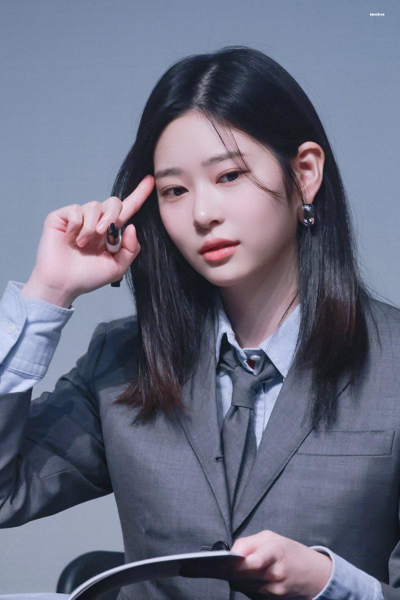 240113
(4/?)

#김민주 #민주 #キムミンジュ #金珉周 #KIMMINJU #MINJU