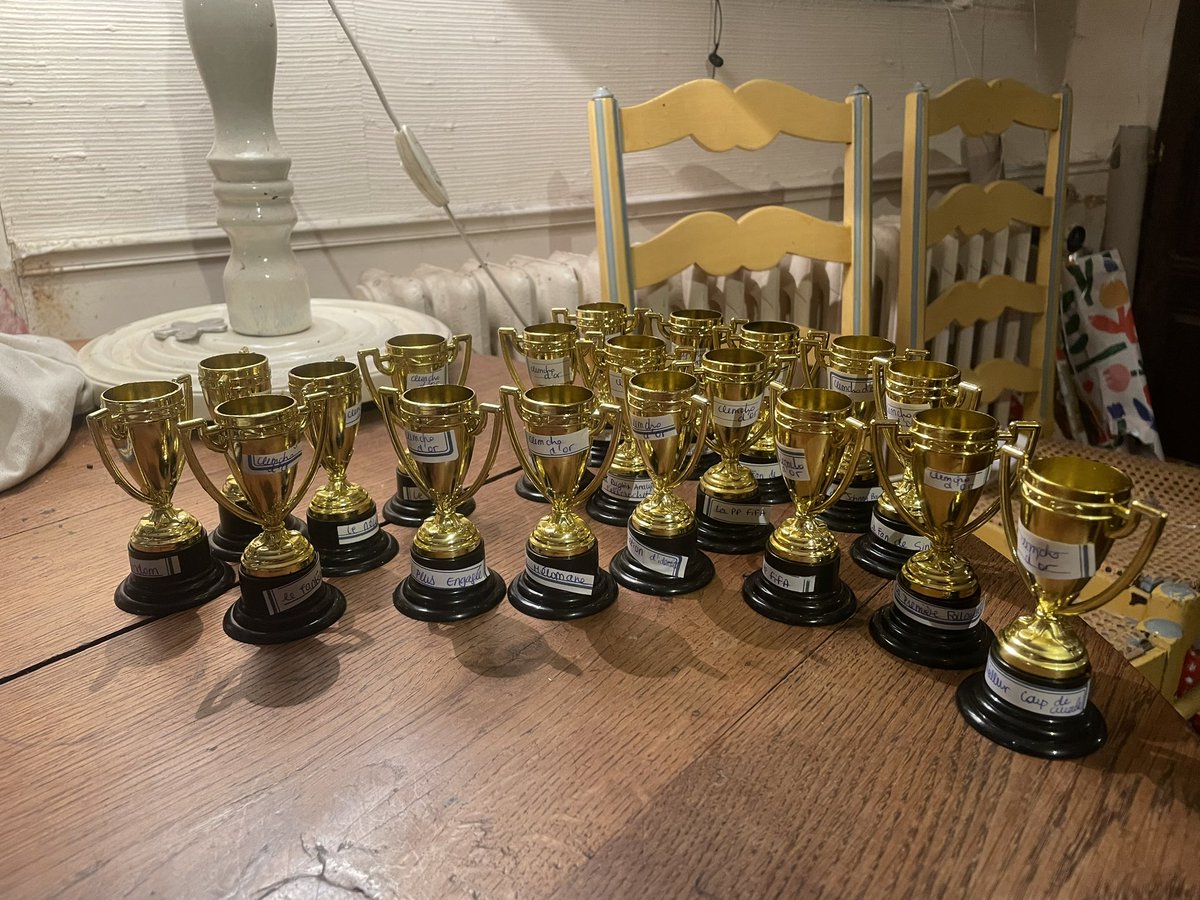 watiauch's tweet photo. La première édition des Clemcho d’Or se sont bien passés merci à tous rdv pour les 20 ans 😎🖤 https://t.co/4aFGICLqv7