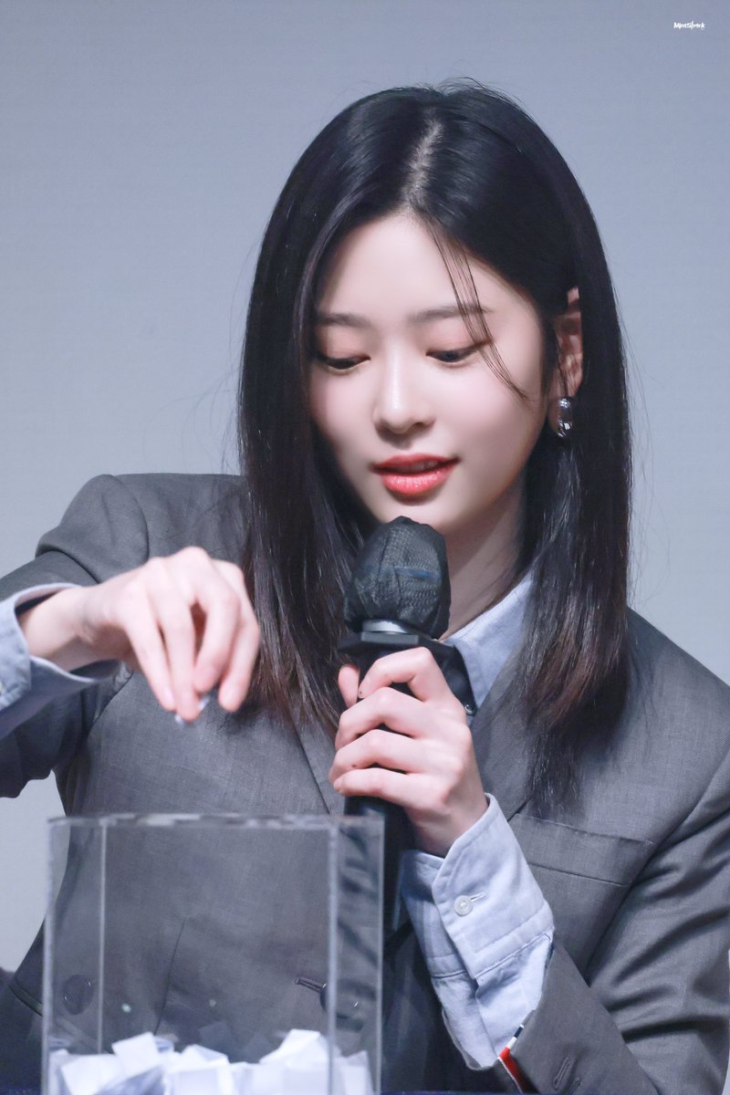 240113
(9/?)

#김민주 #민주 #キムミンジュ #金珉周 #KIMMINJU #MINJU