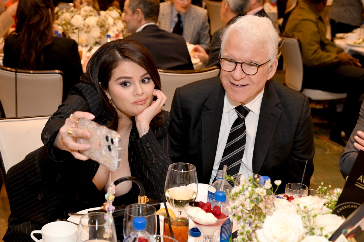 📸 #AFIAwards 

@selenagomez #stevemartin