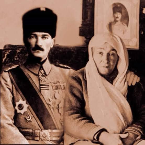 Asrın dehası eşsiz bir lideri bize armağan eden, Ulu Önderimiz Gazi Mustafa Kemal Atatürk’ün çok değerli annesi Zübeyde Anamızı vefatının 101. yıldönümünde de saygı ve rahmetle anıyorum. Ruhun şad, mekanın cennet olsun, ilelebet minnettarız #ZübeydeHanım