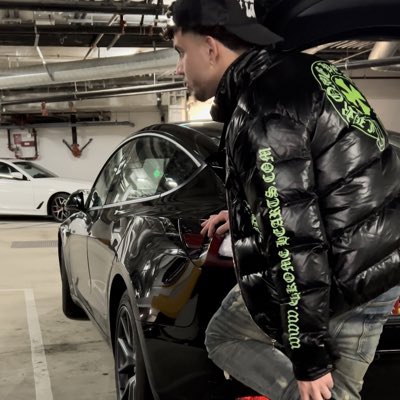 HOODIEHEC's tweet photo. #NewProfilePic https://t.co/XUWvTWZiJd