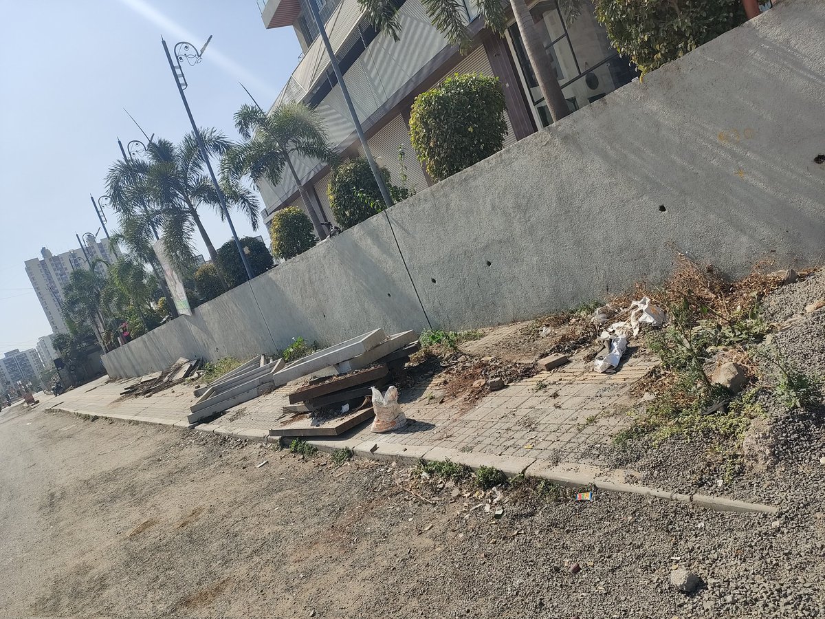 PatniGaurav's tweet photo. Situation of Footpath in front of our society irony is @PCMCSarathi received 5* rating for cleanliness.

This same @pcmcindiagovin denies permission to dig for MNGL pipeline connection &amp; whole road 100 Mt ahead is completely damaged.

@shekhardalal https://t.co/5o6EmSIQ9F