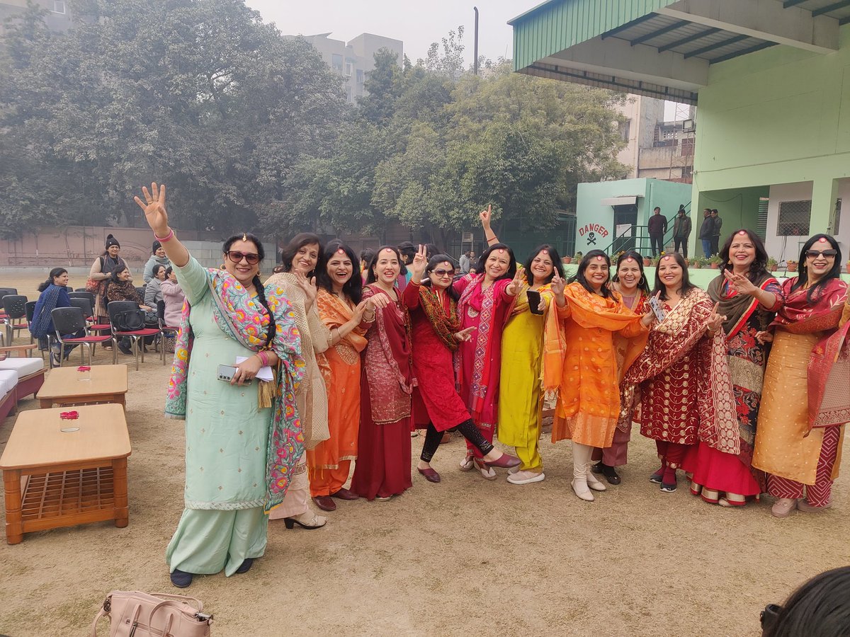 NeeruShahani's tweet photo. Continuing with tradition of celebrating all festivals, Ahlcon celebrated Lohri - festival of joy &amp; happiness with exuberance &amp; fanfare.Gratitute Principal Dr Deep ak Bisht @Ahlconpublic1 @MamthaSays @aarathik007 https://t.co/eqxvxZ67kW