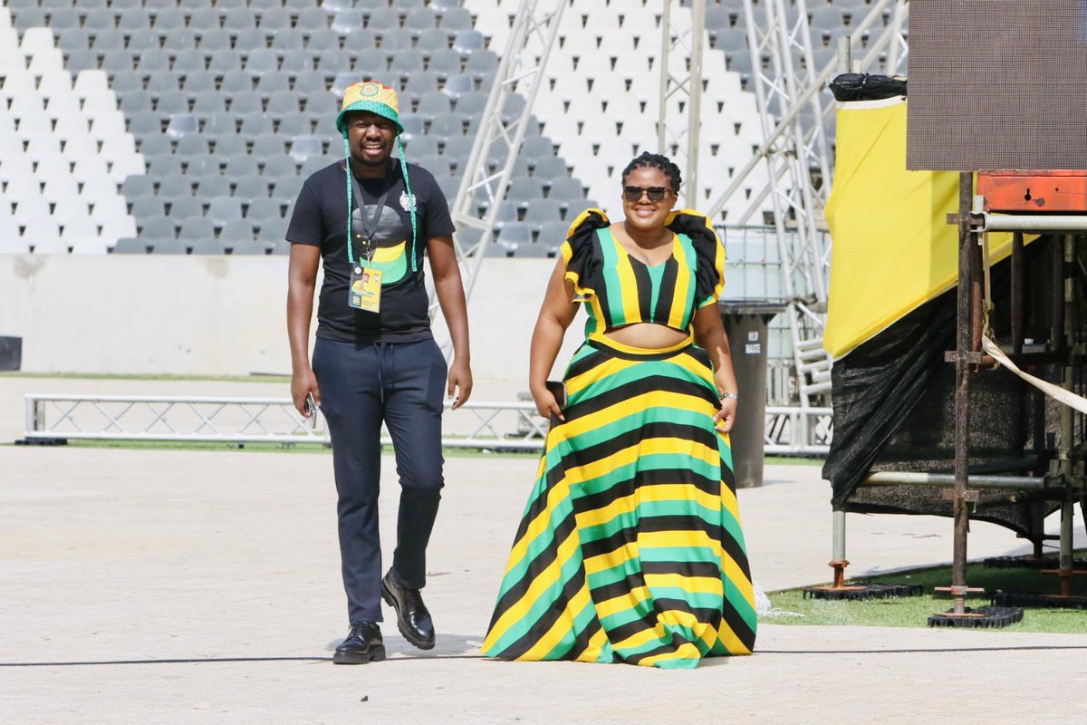 NoncebaMhlauli's tweet photo. THE YEAR OF UNITED ACTION TO DEFEND OUR FREEDOM AND ADVANCE A BETTER LIFE FOR ALL: FORWARD TO A DECISIVE VICTORY! #ANC112 #ANCJan8 #RegisterToVoteANC 🖤💚💛 https://t.co/BnHDRNkFK3