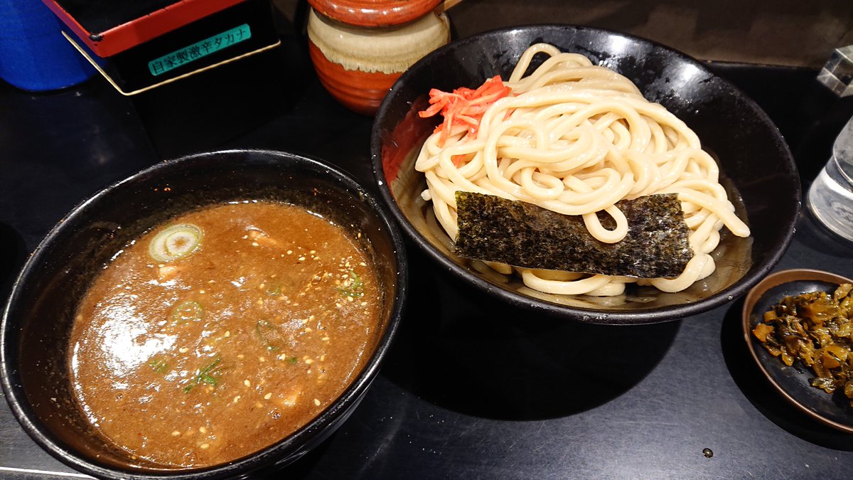 gahaku_r's tweet photo. うちのレッドブル
今日も1日お疲れさま😆🎵🎵
つけ麺ポタリング楽しかった
編集中に自分の写真を間違って消しちゃったw
#ミニベロ #microswallow #小径車 https://t.co/CN3Obg1buz