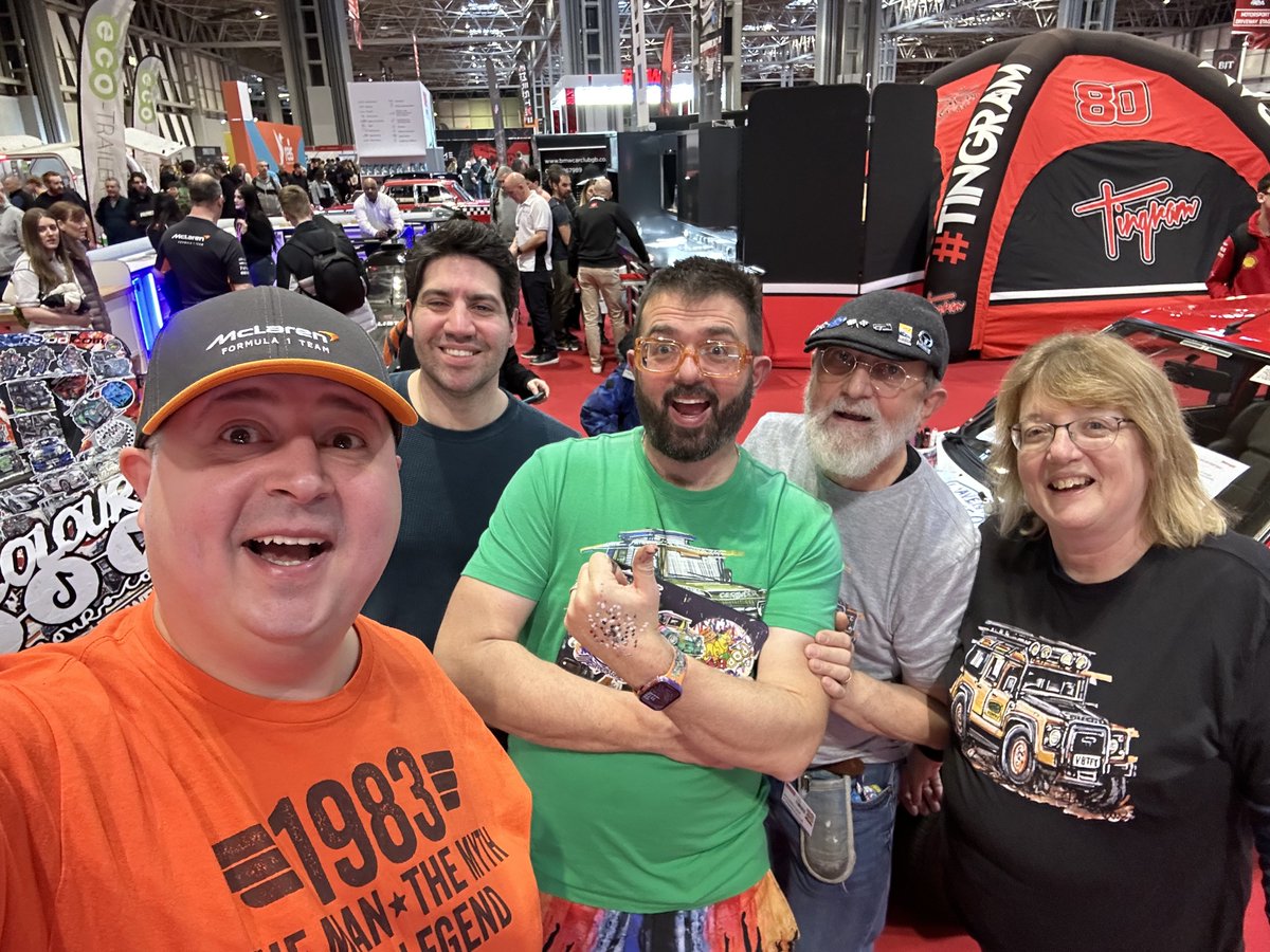 SimonGBrooks's tweet image. Annual @Autosport_Show #SimonSelfie with @Popbangcolour @thecooksofbrum and a debut one for @PerryBrownF1! 🤳 

#A24 🏁 #PaintWithCars #ContinuousCar