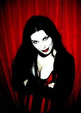 Dementia_Grimm's tweet photo. Happy birthday to one of the true Gothmothers of our subculture. Bass guitarist for The Sisters Of Mercy, The Damned, The Gun Club, Fur Bible, and The Bags, the iconic and beautiful Patricia Morrison. 🖤🦇💋 https://t.co/7BzM0llCgA
