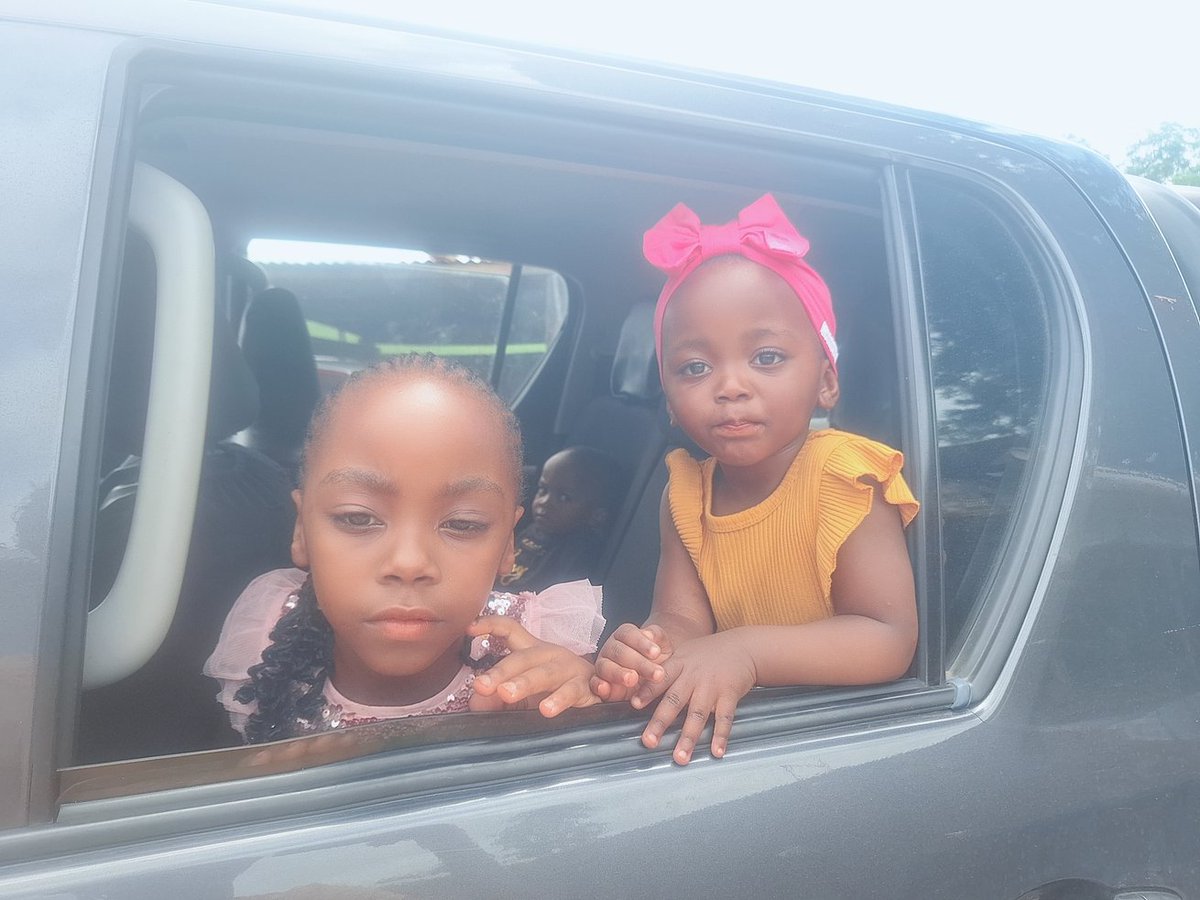 My lovely daughters are posing for pictures, and their brother who hates taking pictures, there at the back looking at them with side eye 🤣🤣